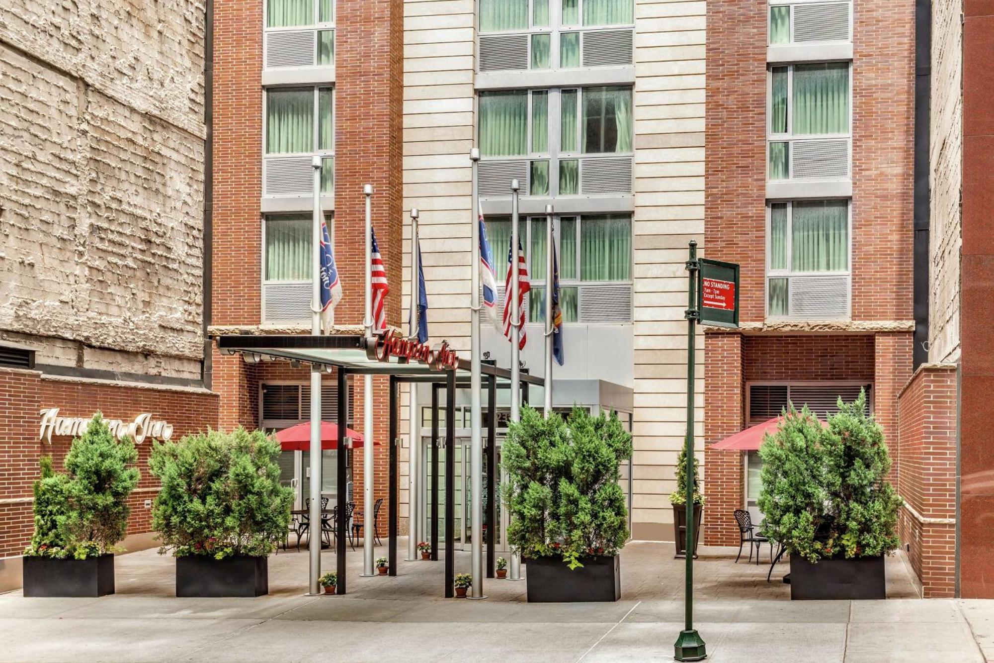 Hampton Inn Manhattan Grand Central New York Exterior photo