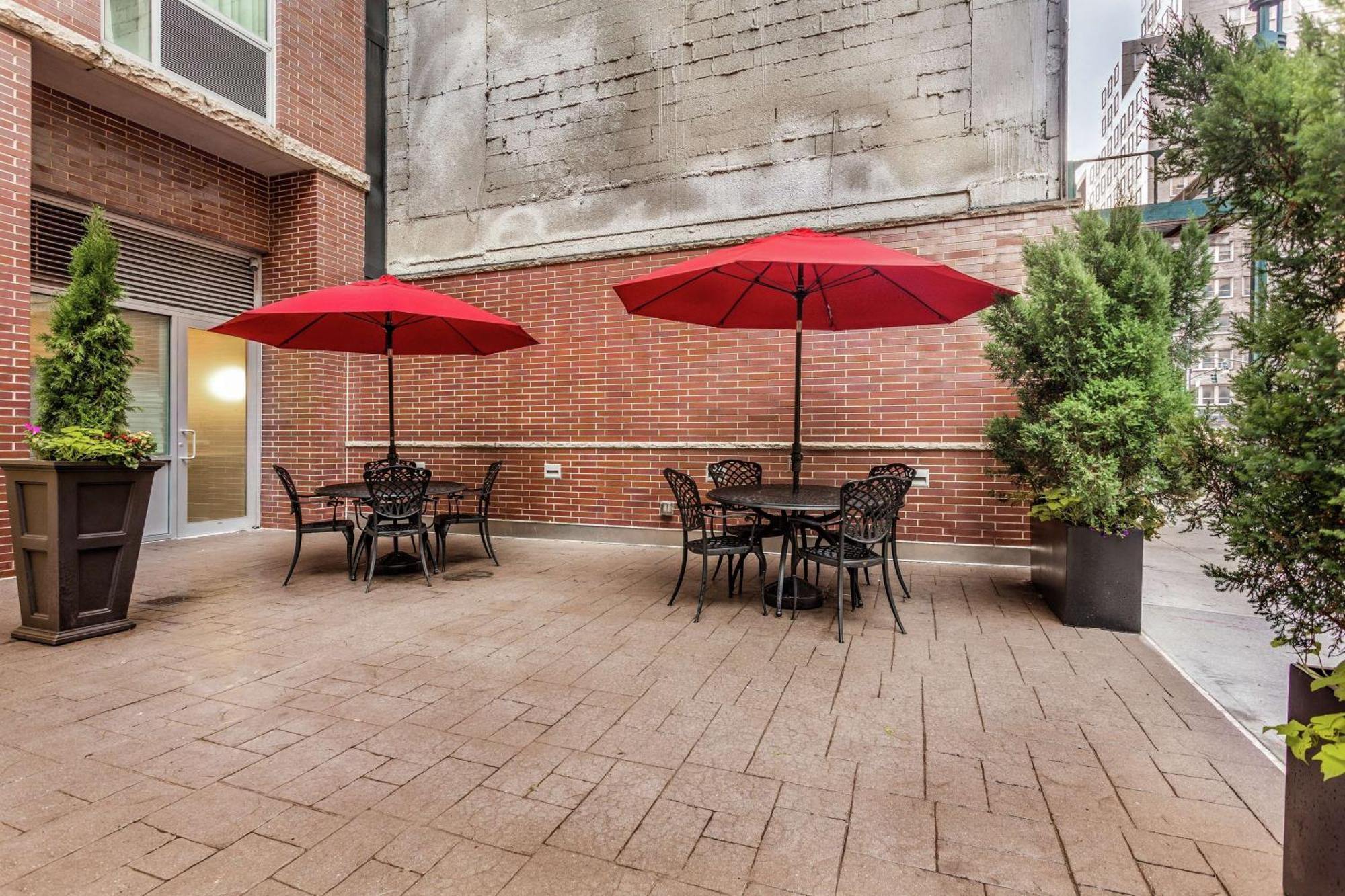 Hampton Inn Manhattan Grand Central New York Exterior photo